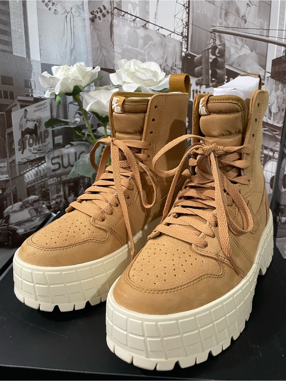 New - Nike Air Jordan 1 High-Top Brooklyn Boots Women's Wheat/Muslin-Wheat FJ573